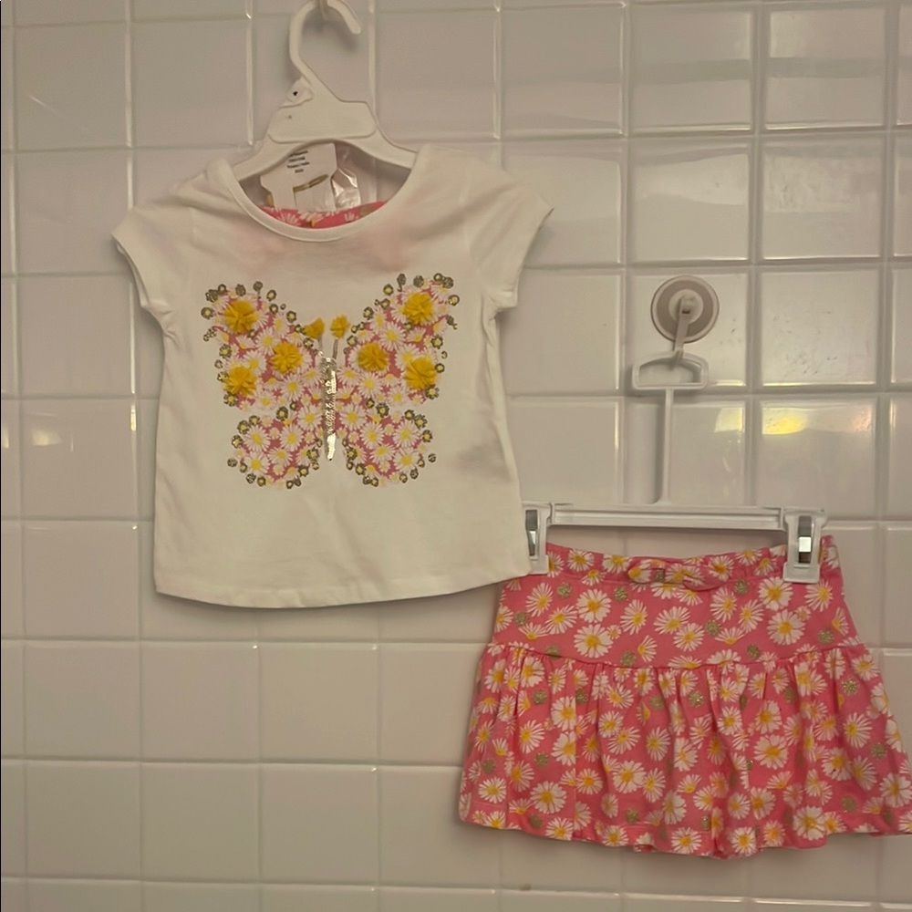 NWT Isaac Mizrahi white Butterfly design Tee and Pink Floral Skirt Set. 4 (XS)